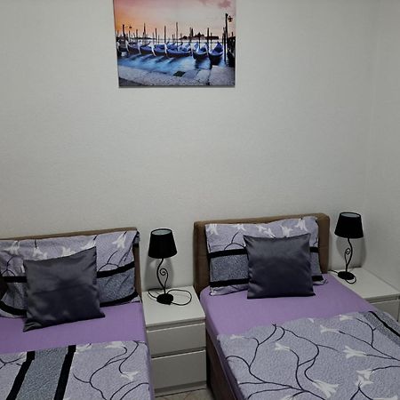 Apartmani Marijamagdalena Gračac Exteriör bild