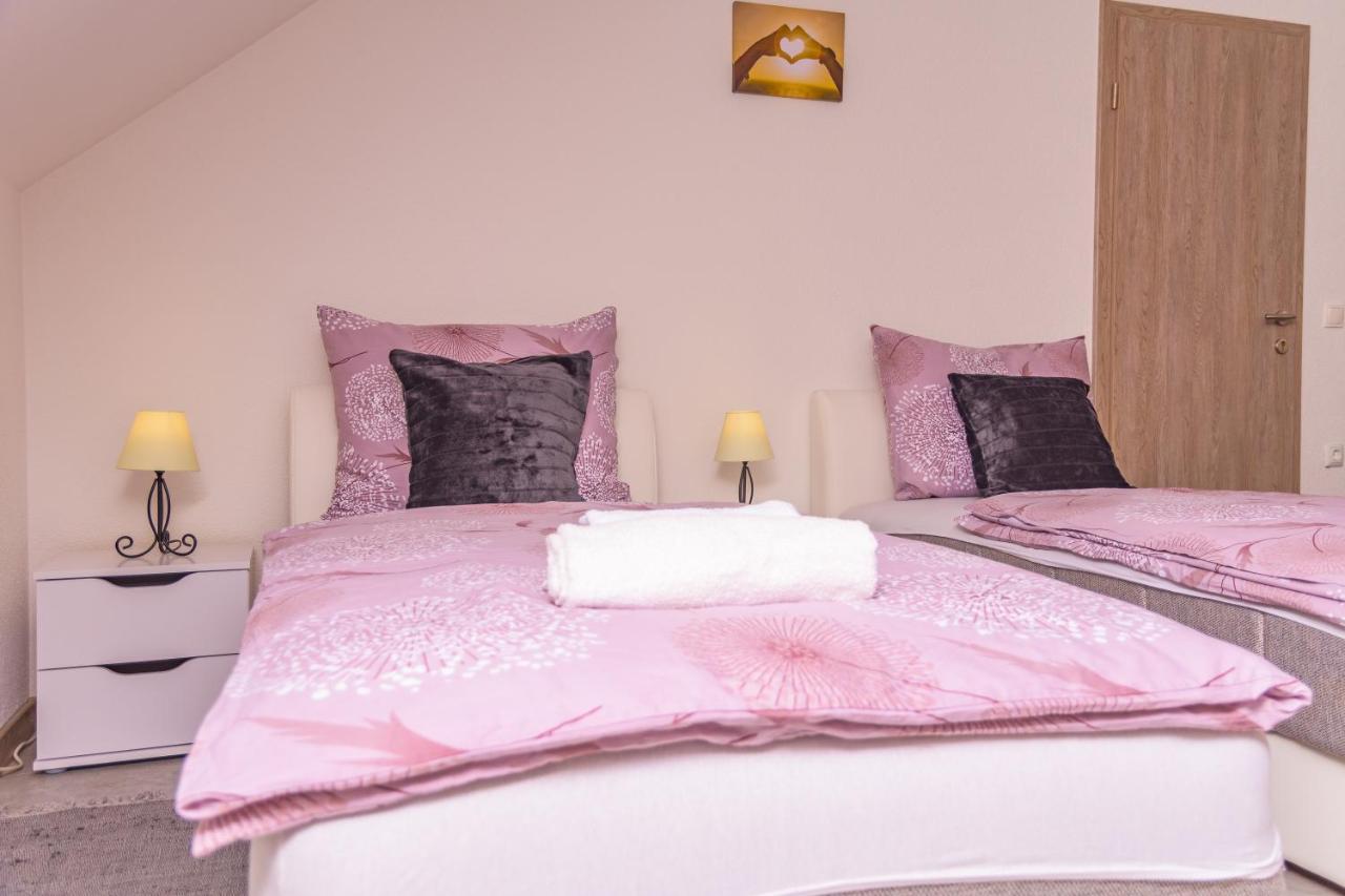 Apartmani Marijamagdalena Gračac Exteriör bild