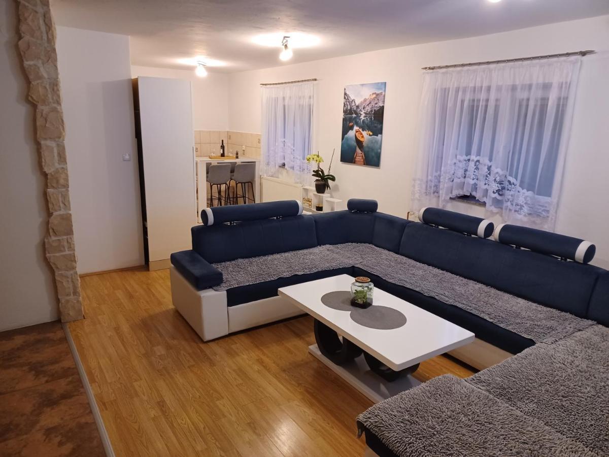 Apartmani Marijamagdalena Gračac Exteriör bild
