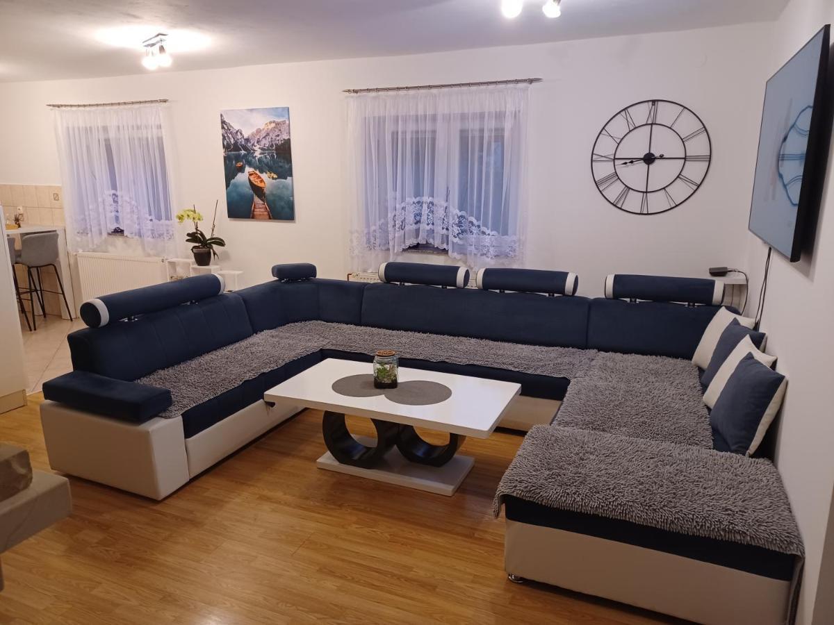 Apartmani Marijamagdalena Gračac Exteriör bild